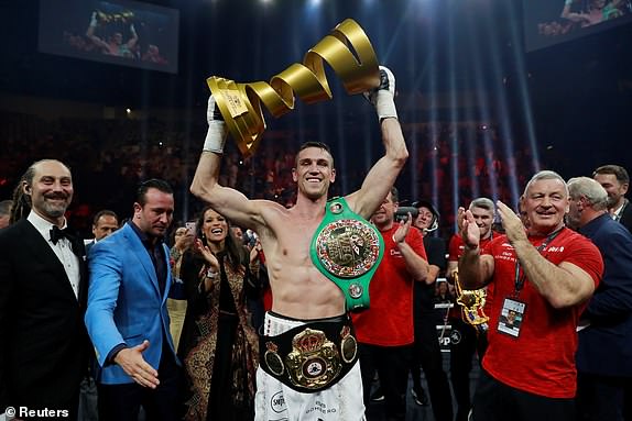 1538168601095_lc_galleryImage_Boxing_World_Boxing_Super