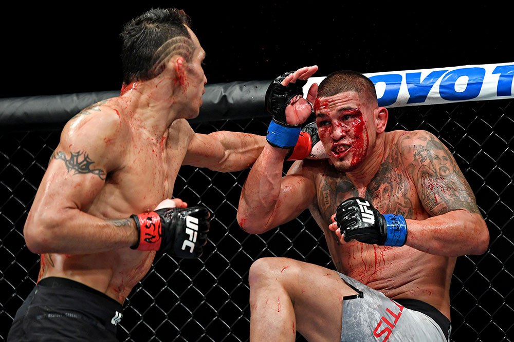 tony-ferguson-anthony-pettis-ufc-229-1
