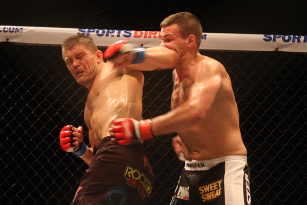 20120325025614_kong_back_elbow